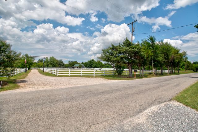 499 Flowing Wells, Pottsboro, TX 75076