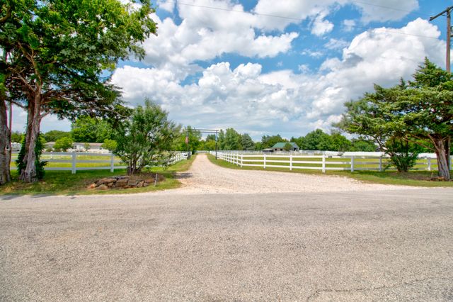 499 Flowing Wells, Pottsboro, TX 75076