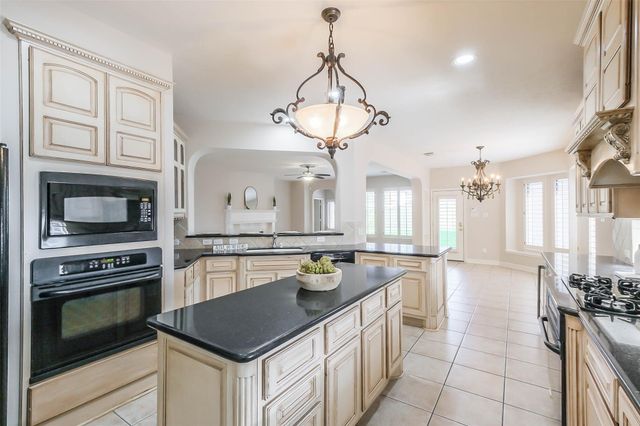 12411 Santiago Cove Lane, Houston, TX 77041