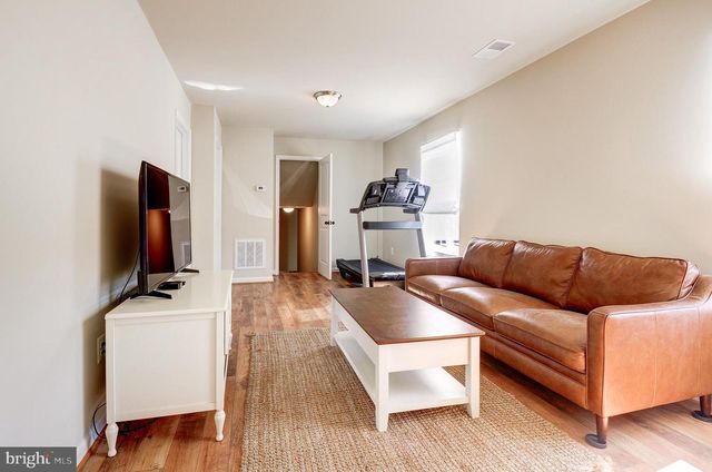42046 LAMZ PL, Leesburg, VA 20176