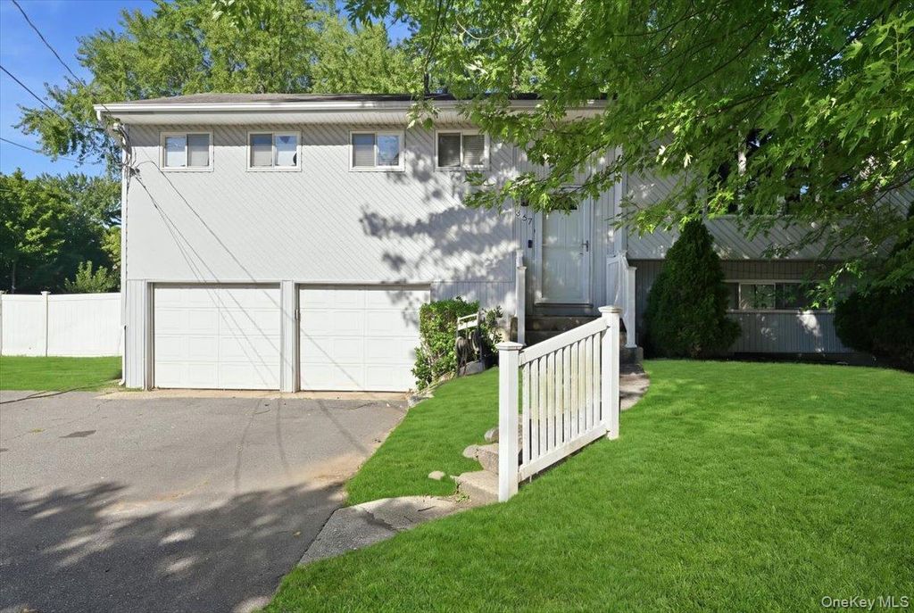 357 Town Line Road, East Northport, NY 11731 — photo 2