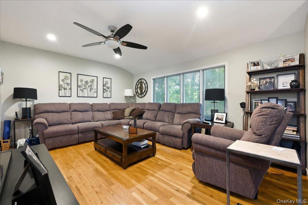 357 Town Line Road, East Northport, NY 11731 — photo 3