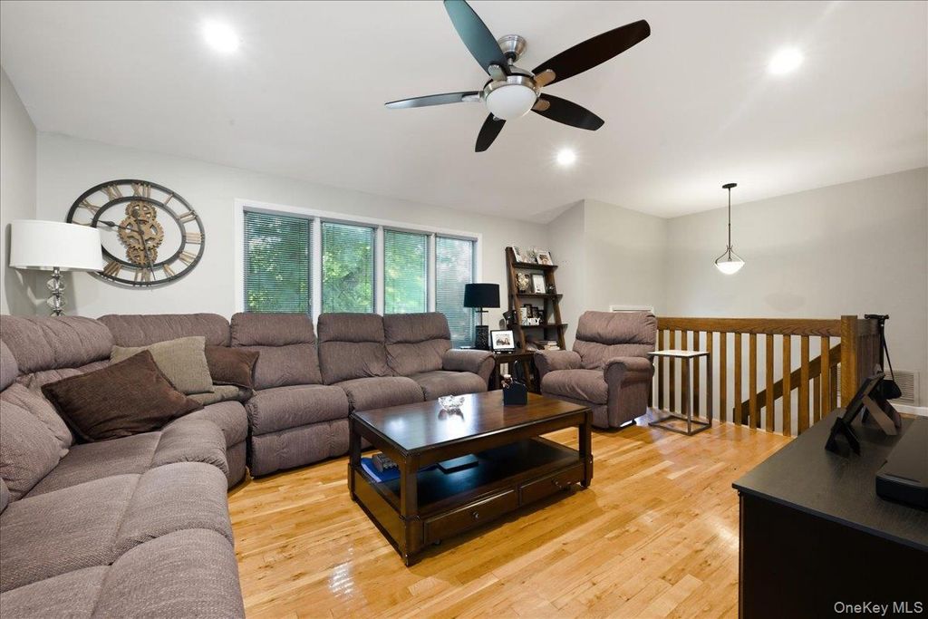 357 Town Line Road, East Northport, NY 11731 — photo 4