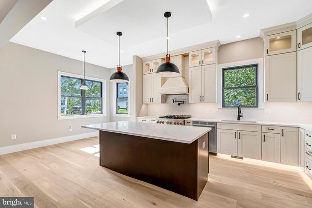602 S WAKEFIELD ST, Arlington, VA 22204