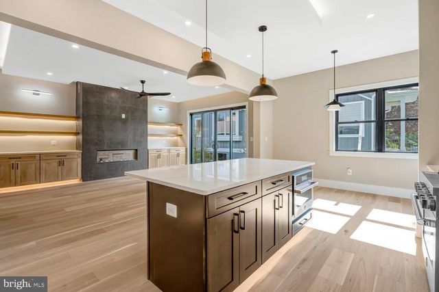 602 S WAKEFIELD ST, Arlington, VA 22204