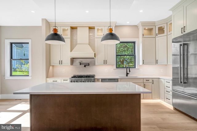 602 S WAKEFIELD ST, Arlington, VA 22204