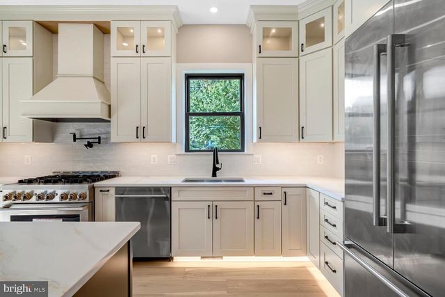 602 S WAKEFIELD ST, Arlington, VA 22204