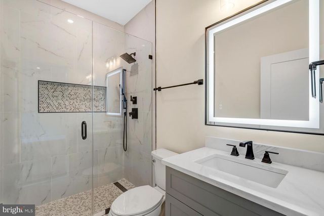 602 S WAKEFIELD ST, Arlington, VA 22204