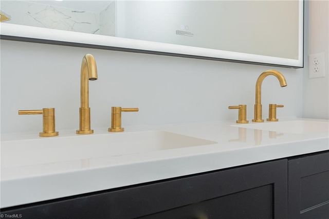 6 Forsyth Street, Thomasville, NC 27360