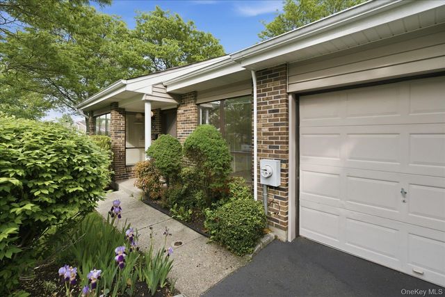 79 S Pond Lane, Smithtown, NY 11787