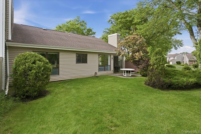 79 S Pond Lane, Smithtown, NY 11787