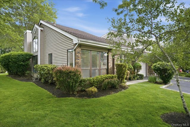 79 S Pond Lane, Smithtown, NY 11787