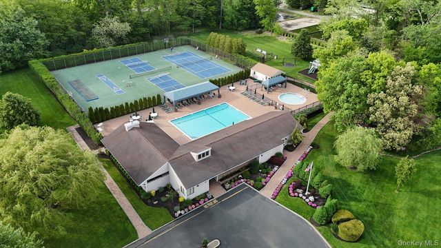 79 S Pond Lane, Smithtown, NY 11787