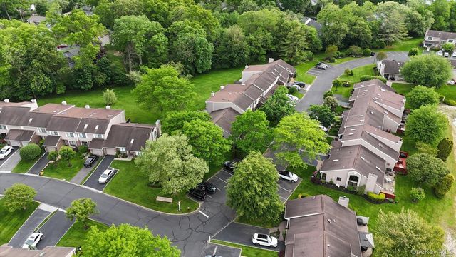 79 S Pond Lane, Smithtown, NY 11787