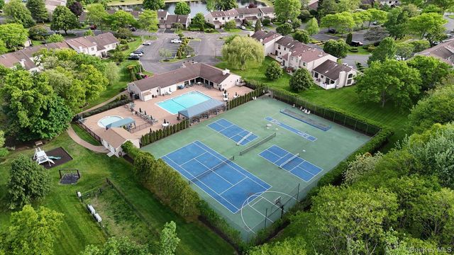 79 S Pond Lane, Smithtown, NY 11787
