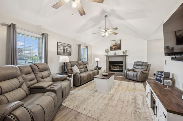 5005 Hairston Ct, Columbia, TN 38401