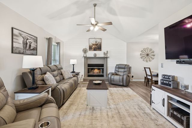 5005 Hairston Ct, Columbia, TN 38401
