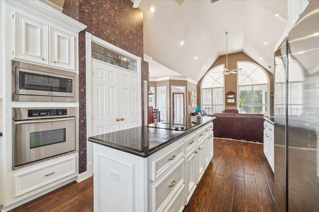5902 Juniper Bluff Court, Kingwood, TX 77345