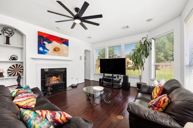 903 Lake Grayson Drive, Katy, TX 77494