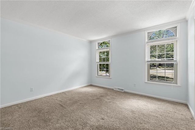 5936 Kenton Drive, Kernersville, NC 27284