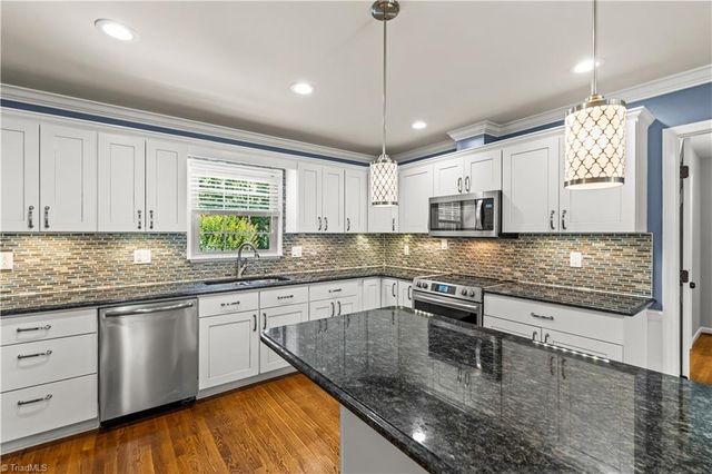 5936 Kenton Drive, Kernersville, NC 27284