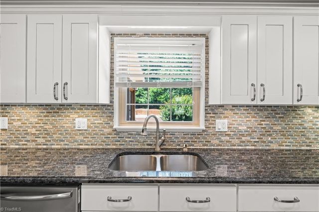 5936 Kenton Drive, Kernersville, NC 27284