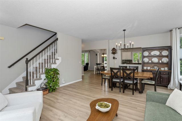 2807 145th Street, Urbandale, IA 50323
