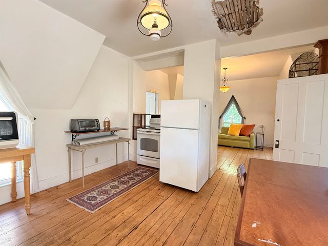 59 Highland Street, Brattleboro, VT 05301