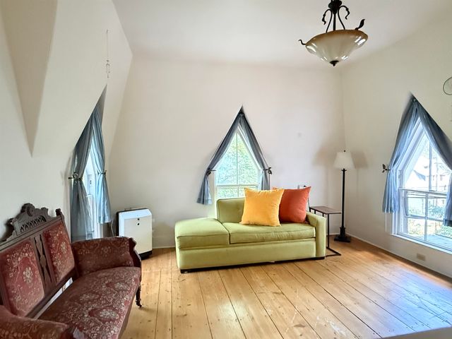 59 Highland Street, Brattleboro, VT 05301