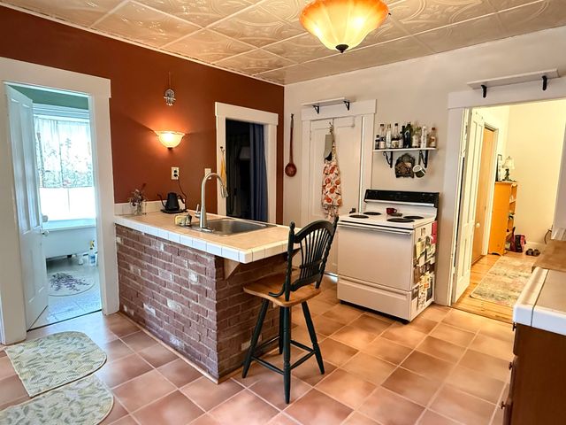 59 Highland Street, Brattleboro, VT 05301