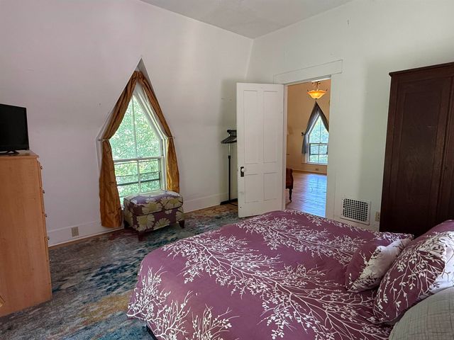 59 Highland Street, Brattleboro, VT 05301