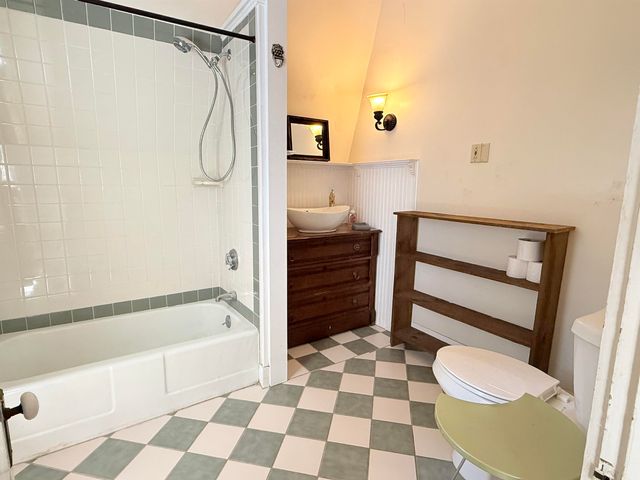 59 Highland Street, Brattleboro, VT 05301