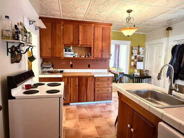 59 Highland Street, Brattleboro, VT 05301