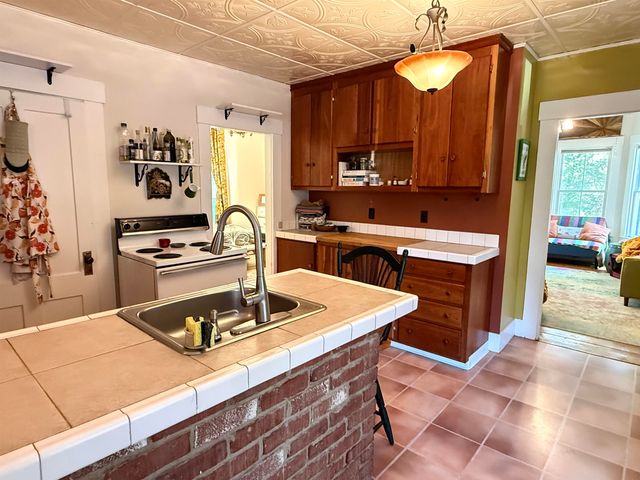 59 Highland Street, Brattleboro, VT 05301
