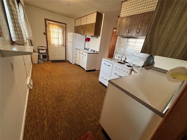 4505 Hiawatha Avenue NE, Cedar Rapids, IA 52402