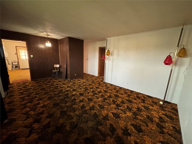 4505 Hiawatha Avenue NE, Cedar Rapids, IA 52402