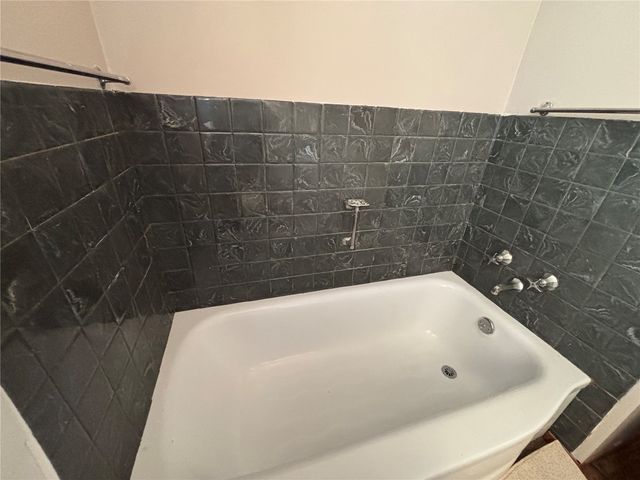 4505 Hiawatha Avenue NE, Cedar Rapids, IA 52402