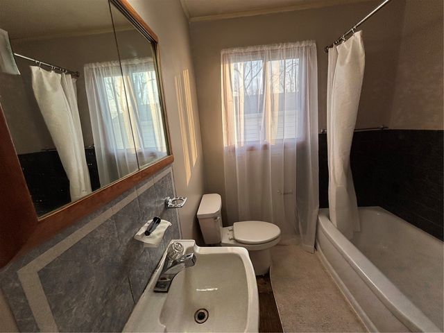 4505 Hiawatha Avenue NE, Cedar Rapids, IA 52402