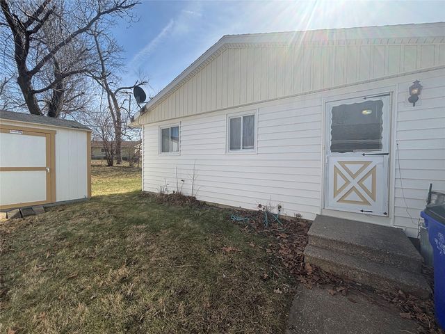 4505 Hiawatha Avenue NE, Cedar Rapids, IA 52402