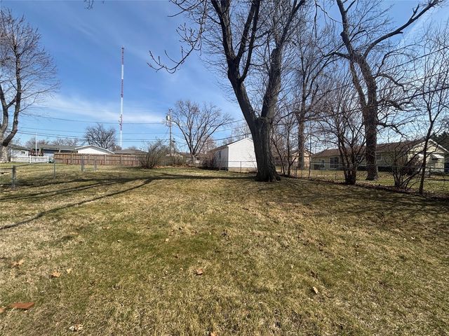 4505 Hiawatha Avenue NE, Cedar Rapids, IA 52402