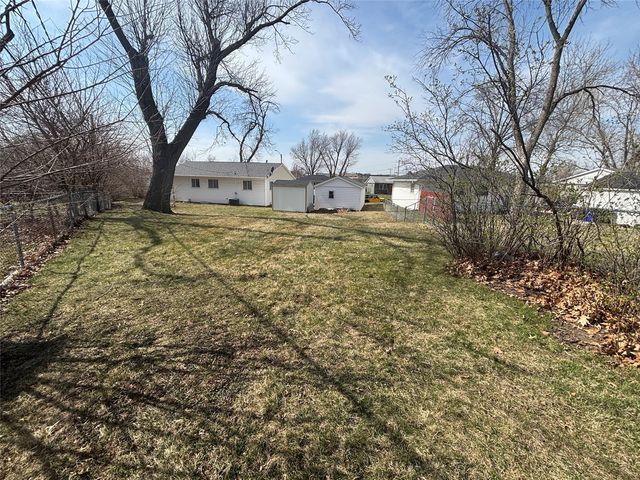 4505 Hiawatha Avenue NE, Cedar Rapids, IA 52402