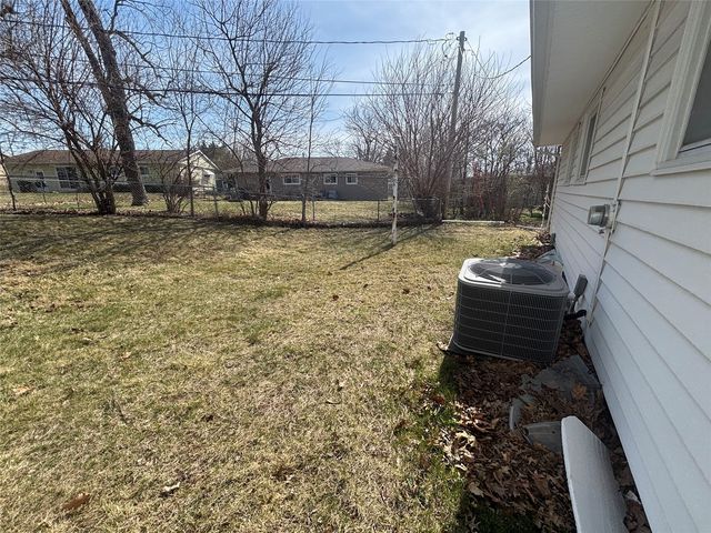 4505 Hiawatha Avenue NE, Cedar Rapids, IA 52402