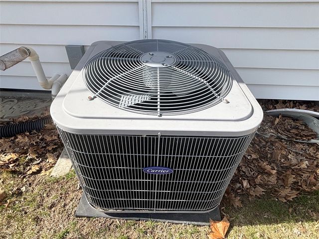 4505 Hiawatha Avenue NE, Cedar Rapids, IA 52402