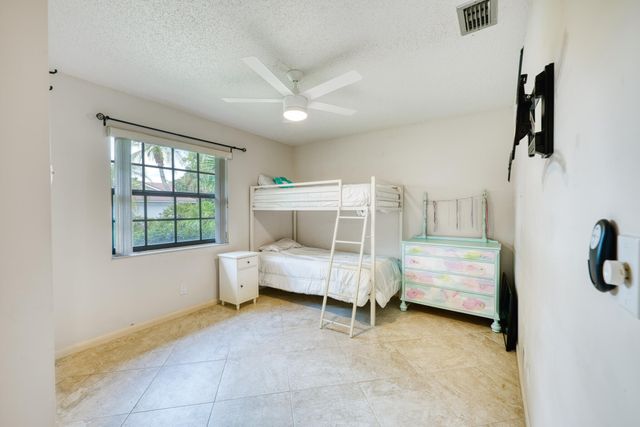 935 NW 110th Lane, Coral Springs, FL 33071