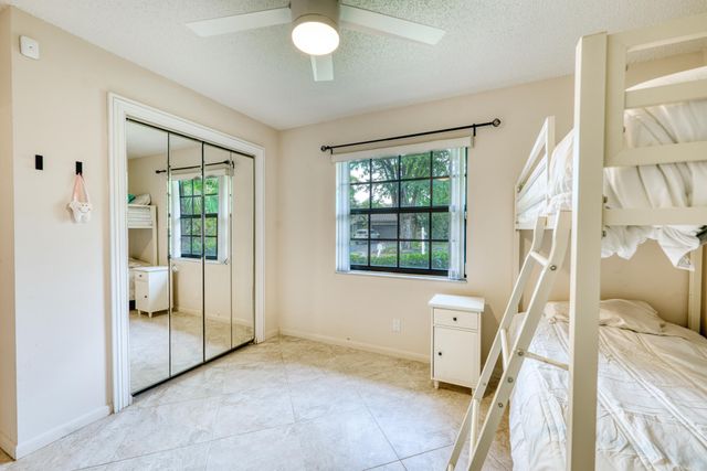935 NW 110th Lane, Coral Springs, FL 33071
