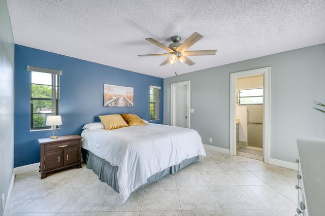 935 NW 110th Lane, Coral Springs, FL 33071