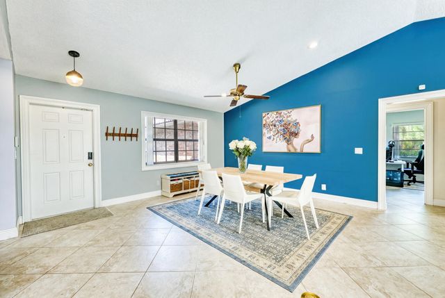 935 NW 110th Lane, Coral Springs, FL 33071