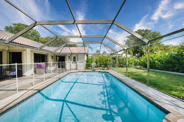 935 NW 110th Lane, Coral Springs, FL 33071