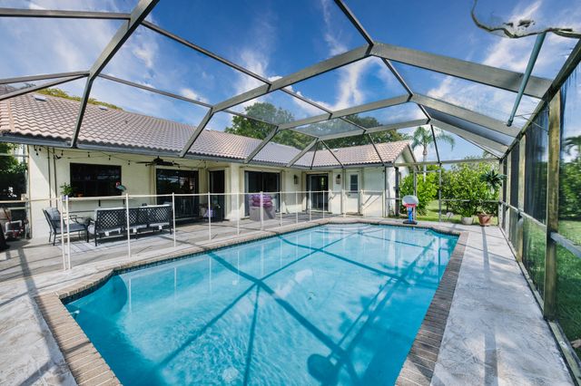 935 NW 110th Lane, Coral Springs, FL 33071