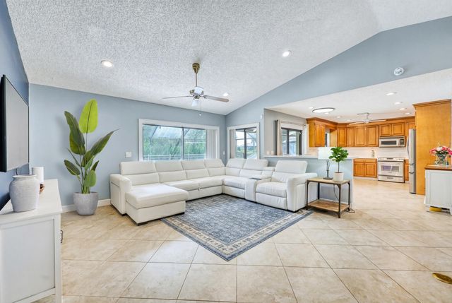 935 NW 110th Lane, Coral Springs, FL 33071